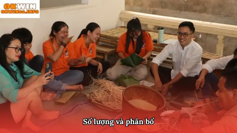 Chủ yếu họ sống ở Phnom Penh và các tỉnh ven sông Mekong